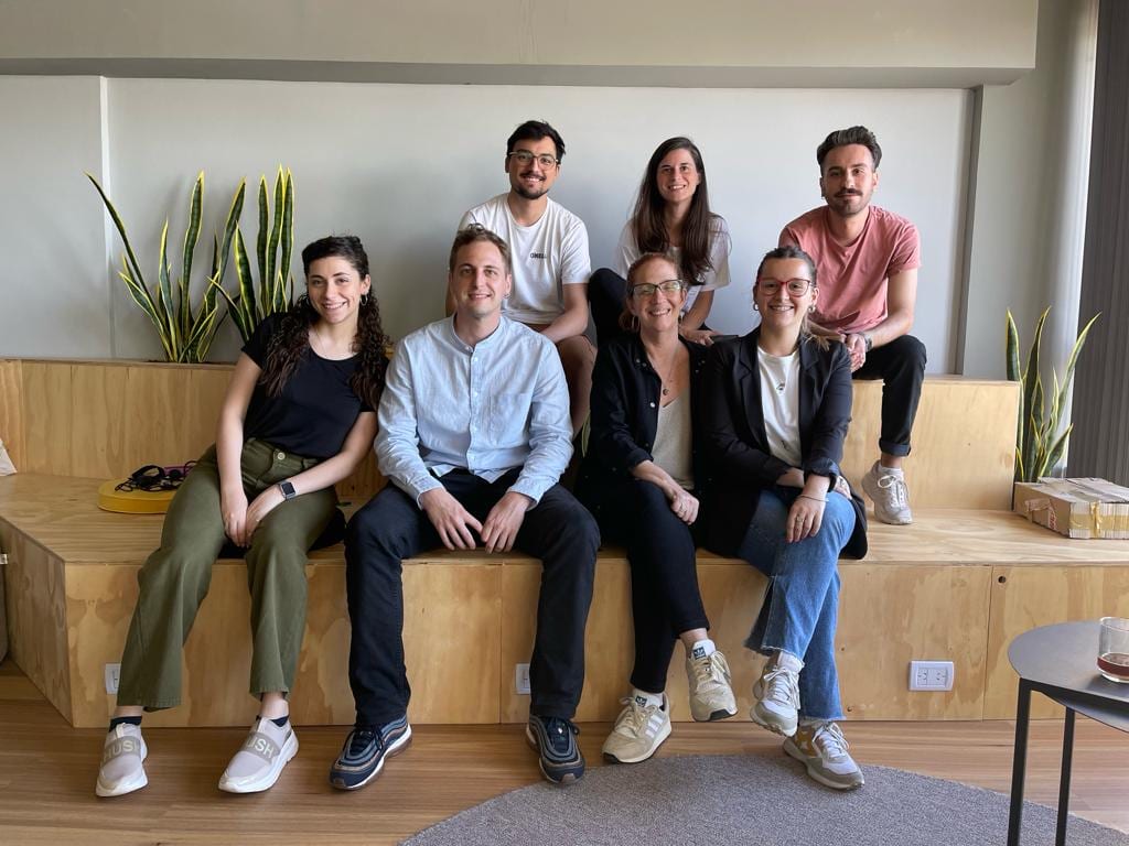 Equipo de Shifta en conversación