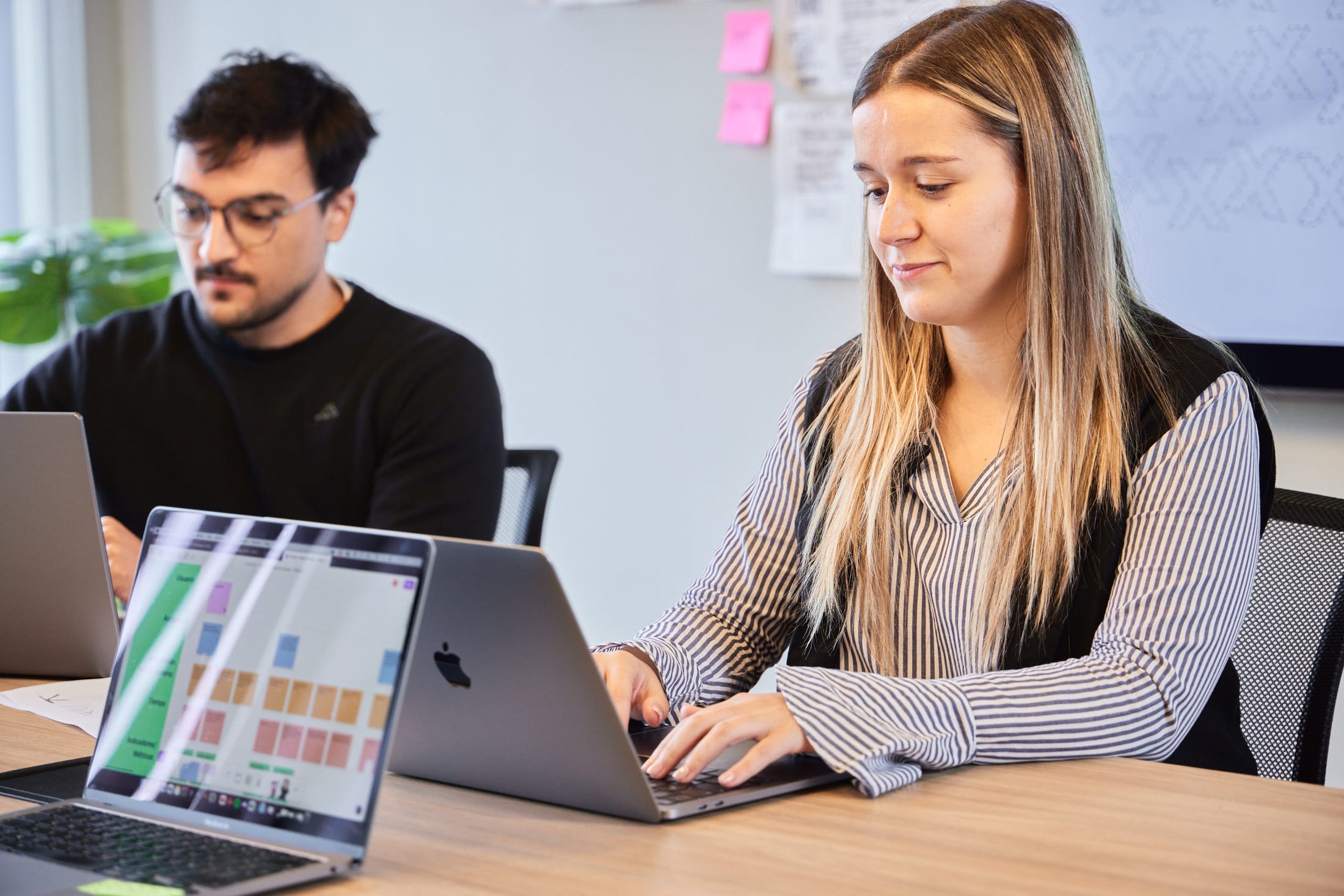 Equipo de datos de Shifta trabajando